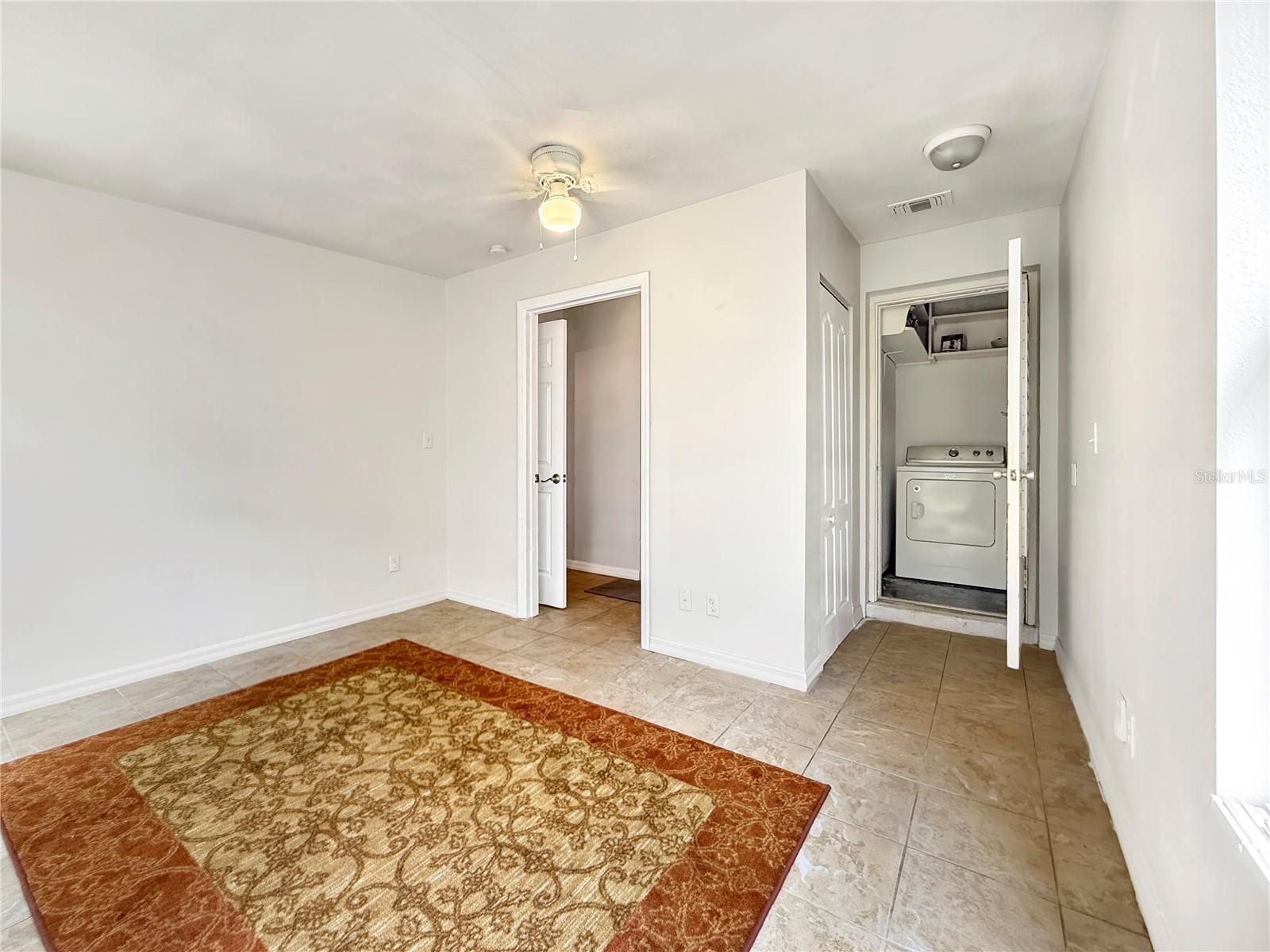 889 W VILLAGE DR, DELTONA, FL, 32725