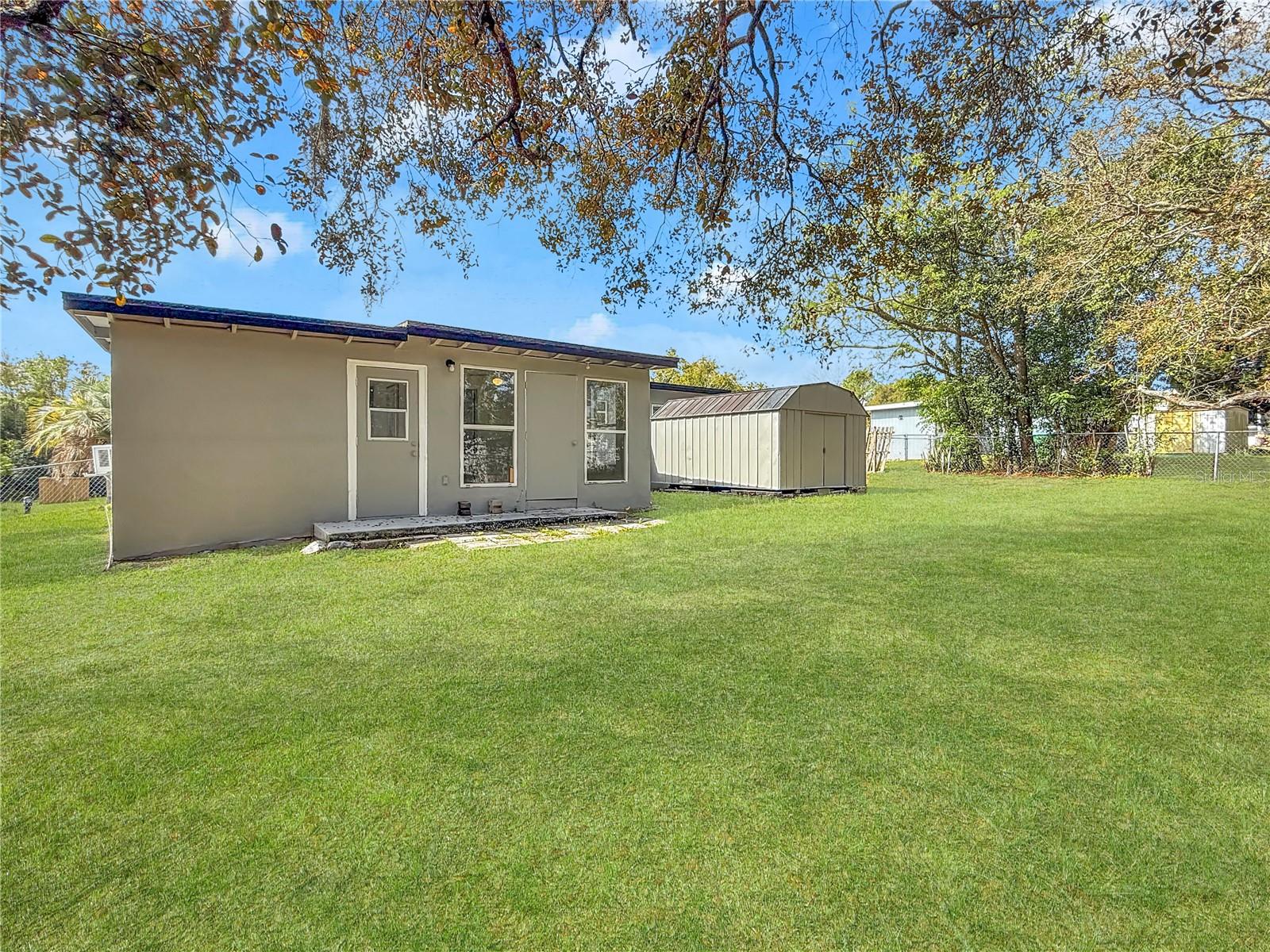 889 W VILLAGE DR, DELTONA, FL, 32725