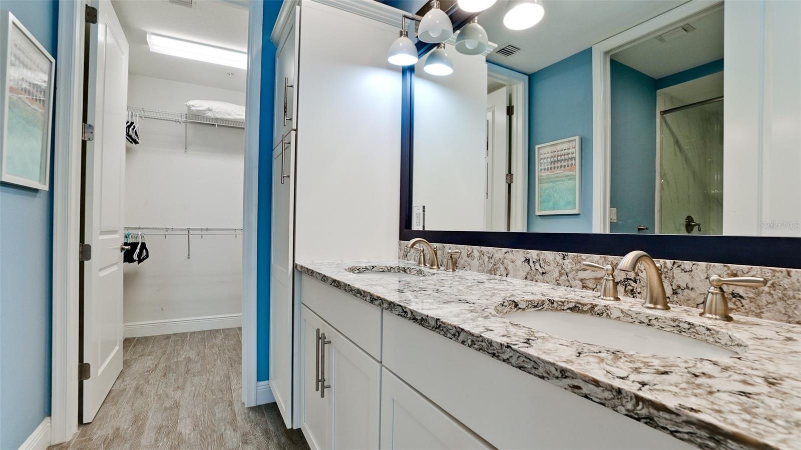 379 ARUBA CIR #303, BRADENTON, FL, 34209