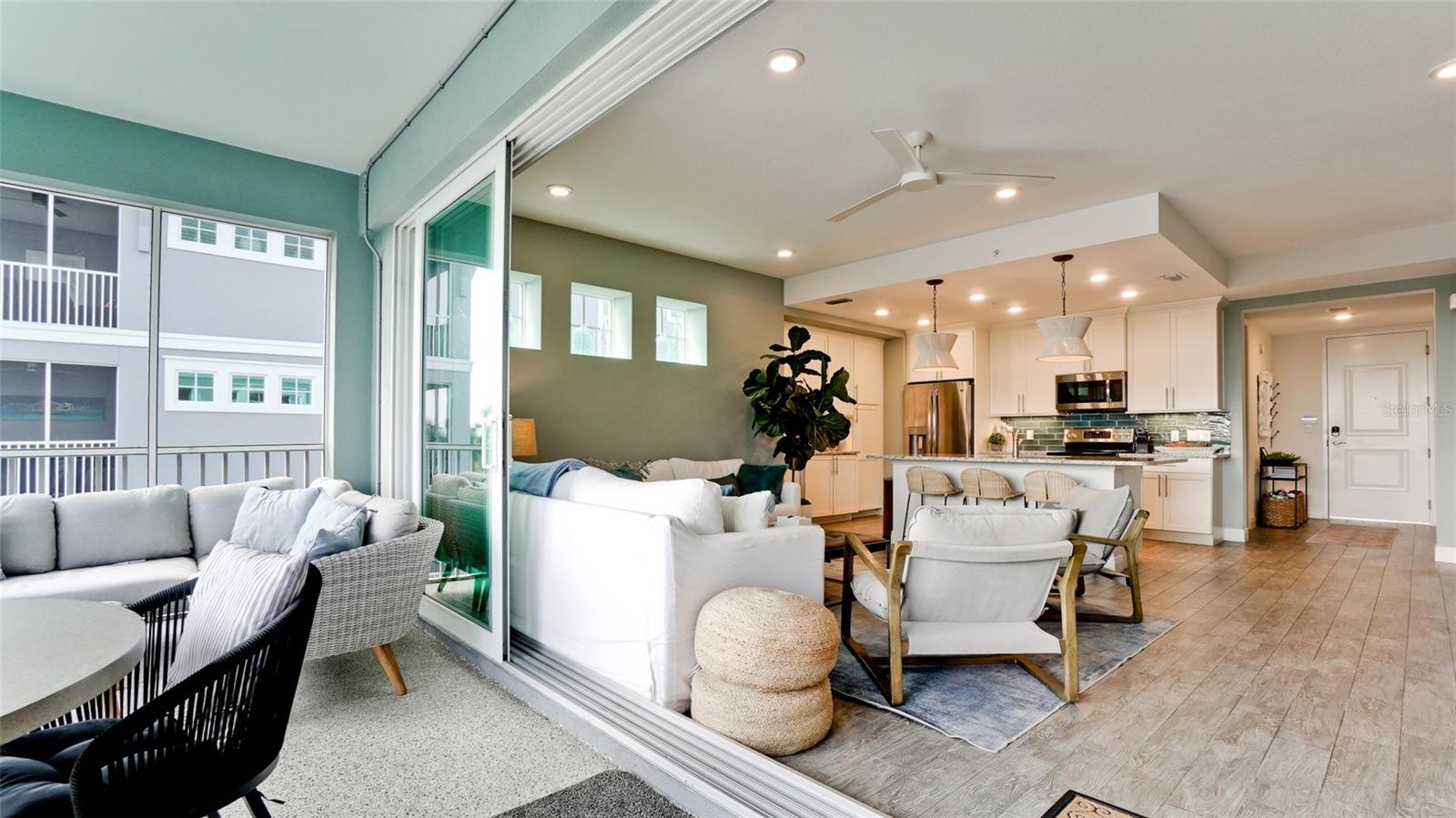 379 ARUBA CIR #303, BRADENTON, FL, 34209