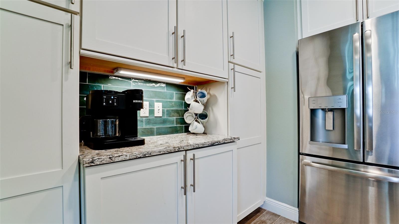 379 ARUBA CIR #303, BRADENTON, FL, 34209