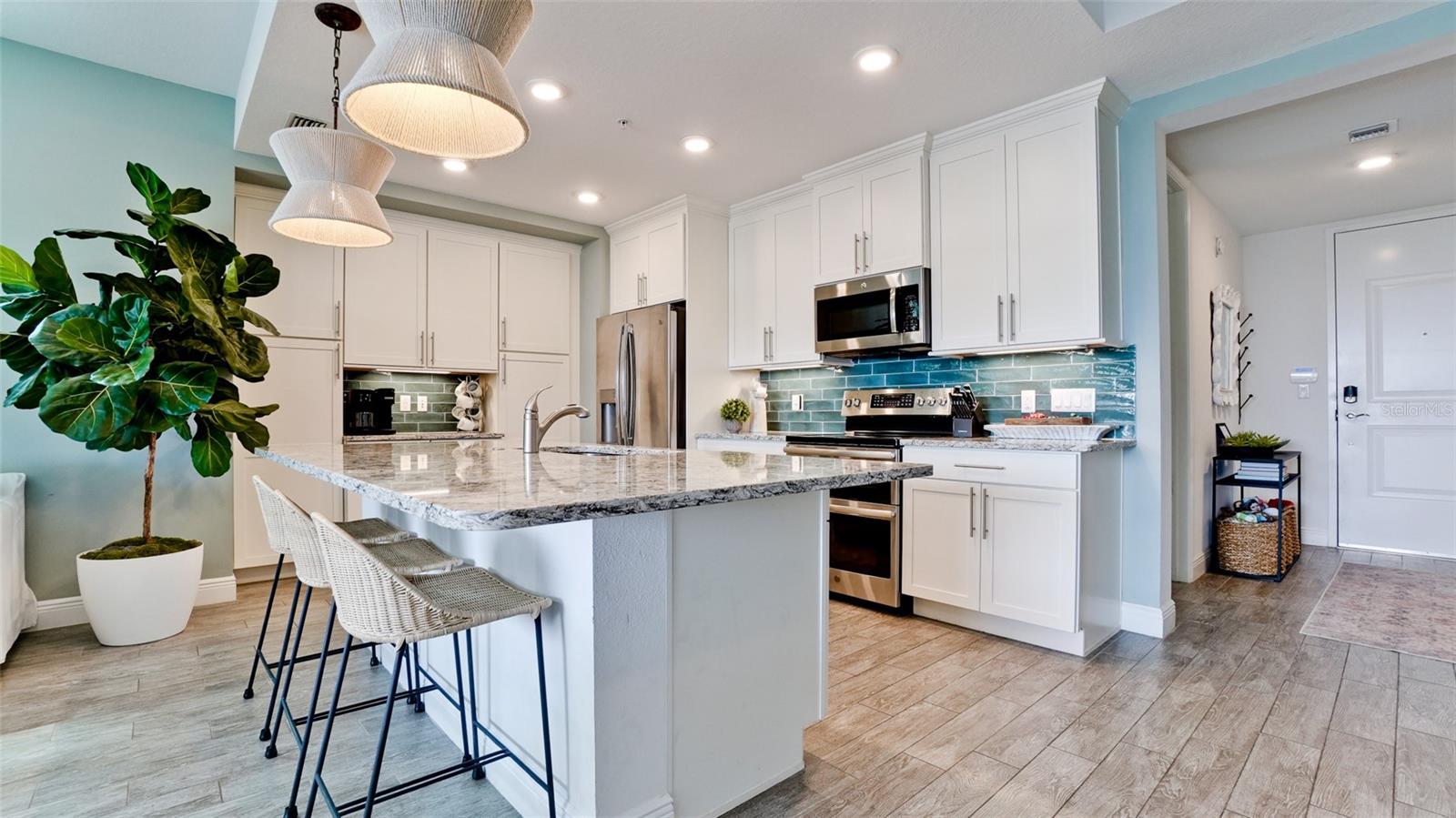 379 ARUBA CIR #303, BRADENTON, FL, 34209