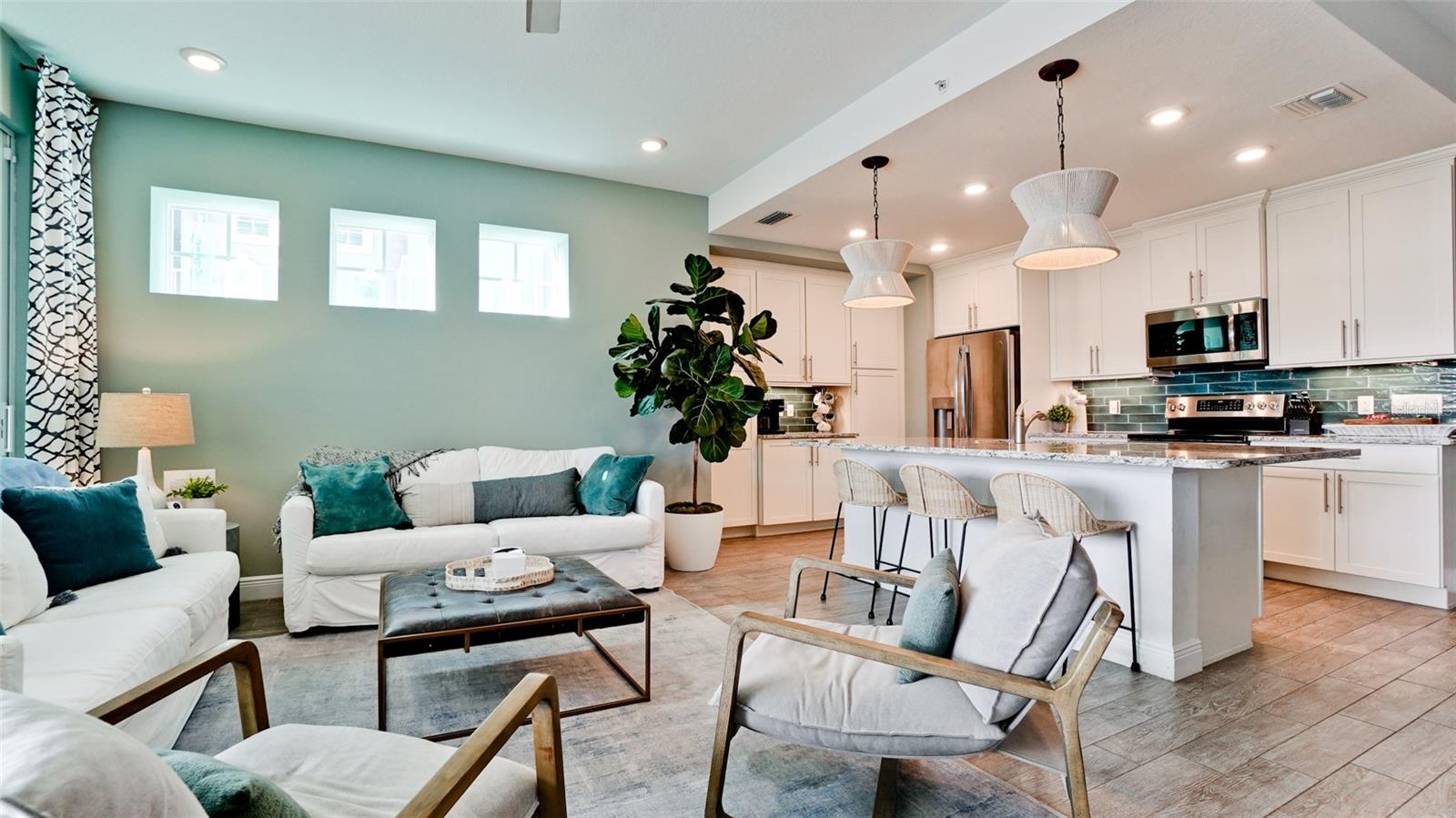 379 ARUBA CIR #303, BRADENTON, FL, 34209