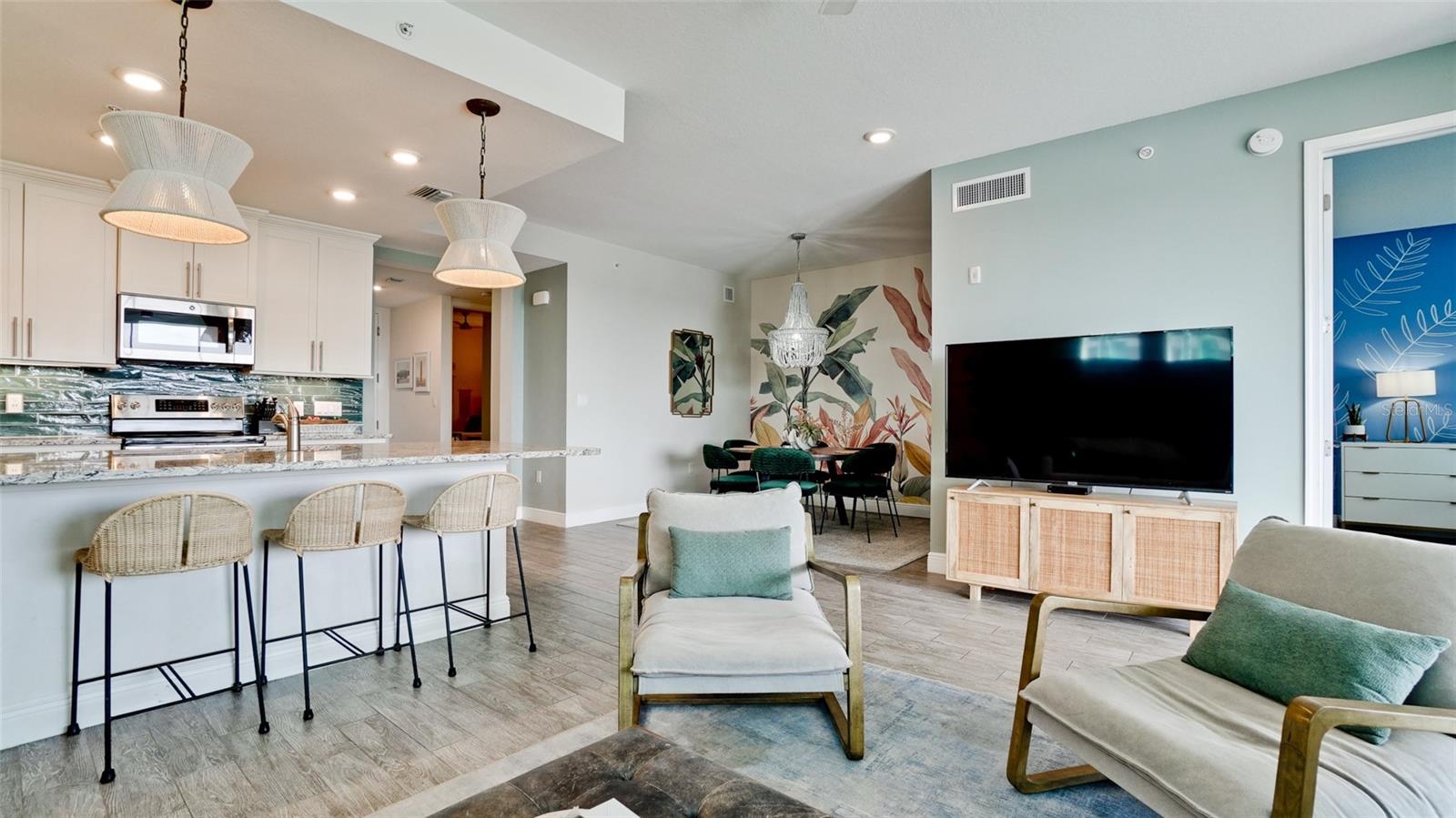 379 ARUBA CIR #303, BRADENTON, FL, 34209