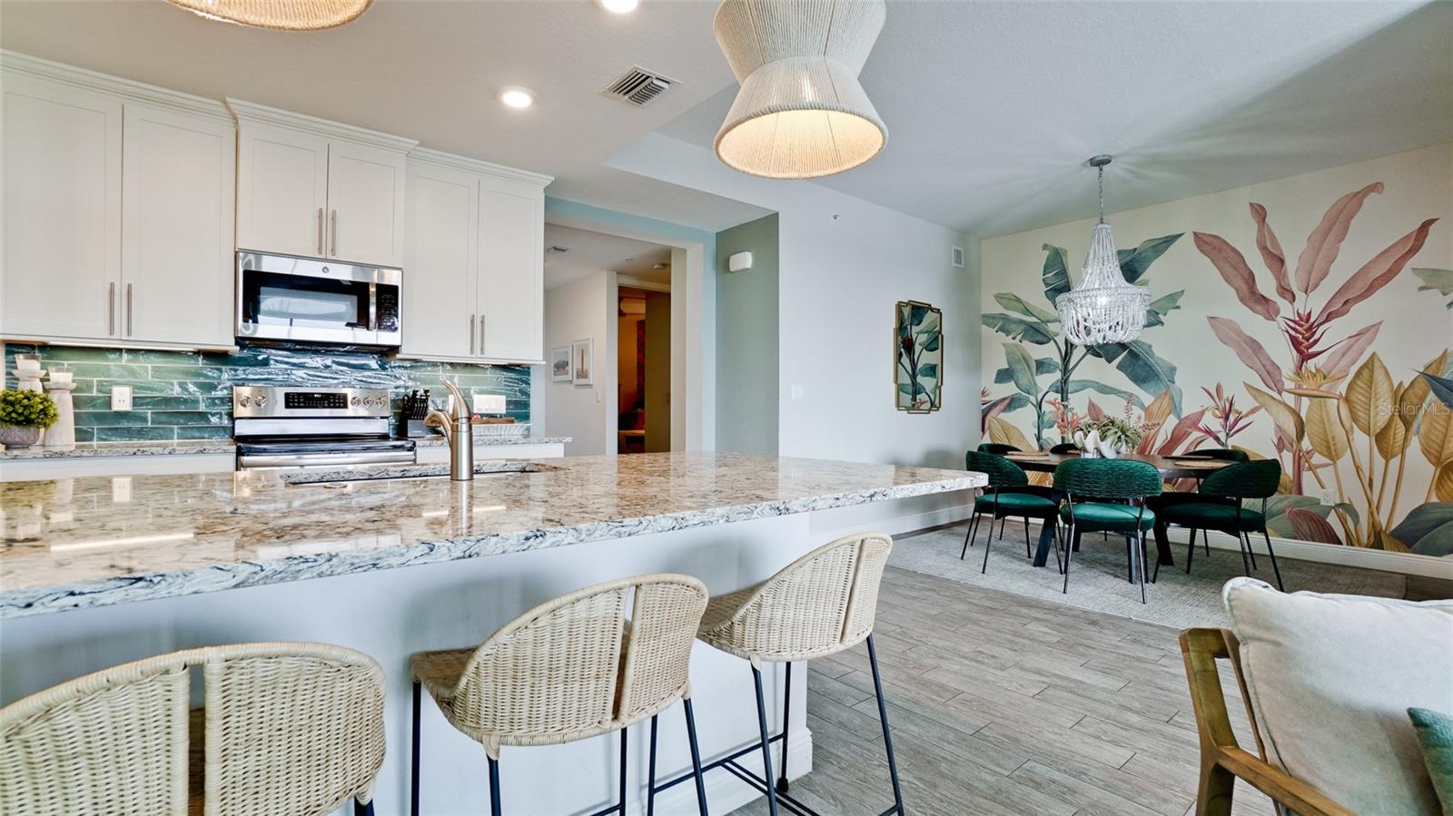 379 ARUBA CIR #303, BRADENTON, FL, 34209