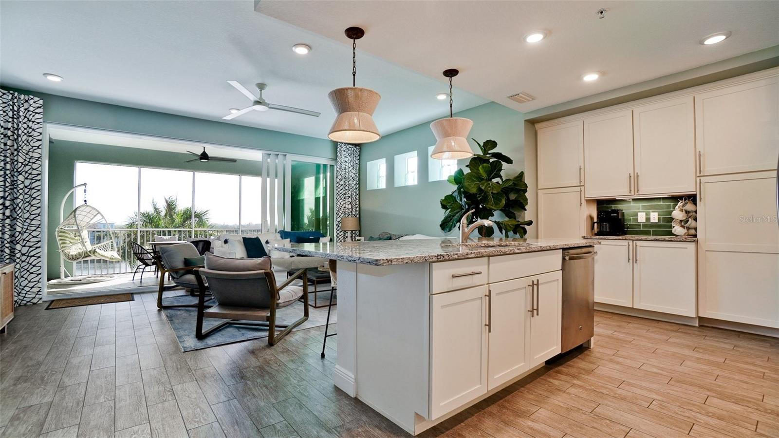 379 ARUBA CIR #303, BRADENTON, FL, 34209