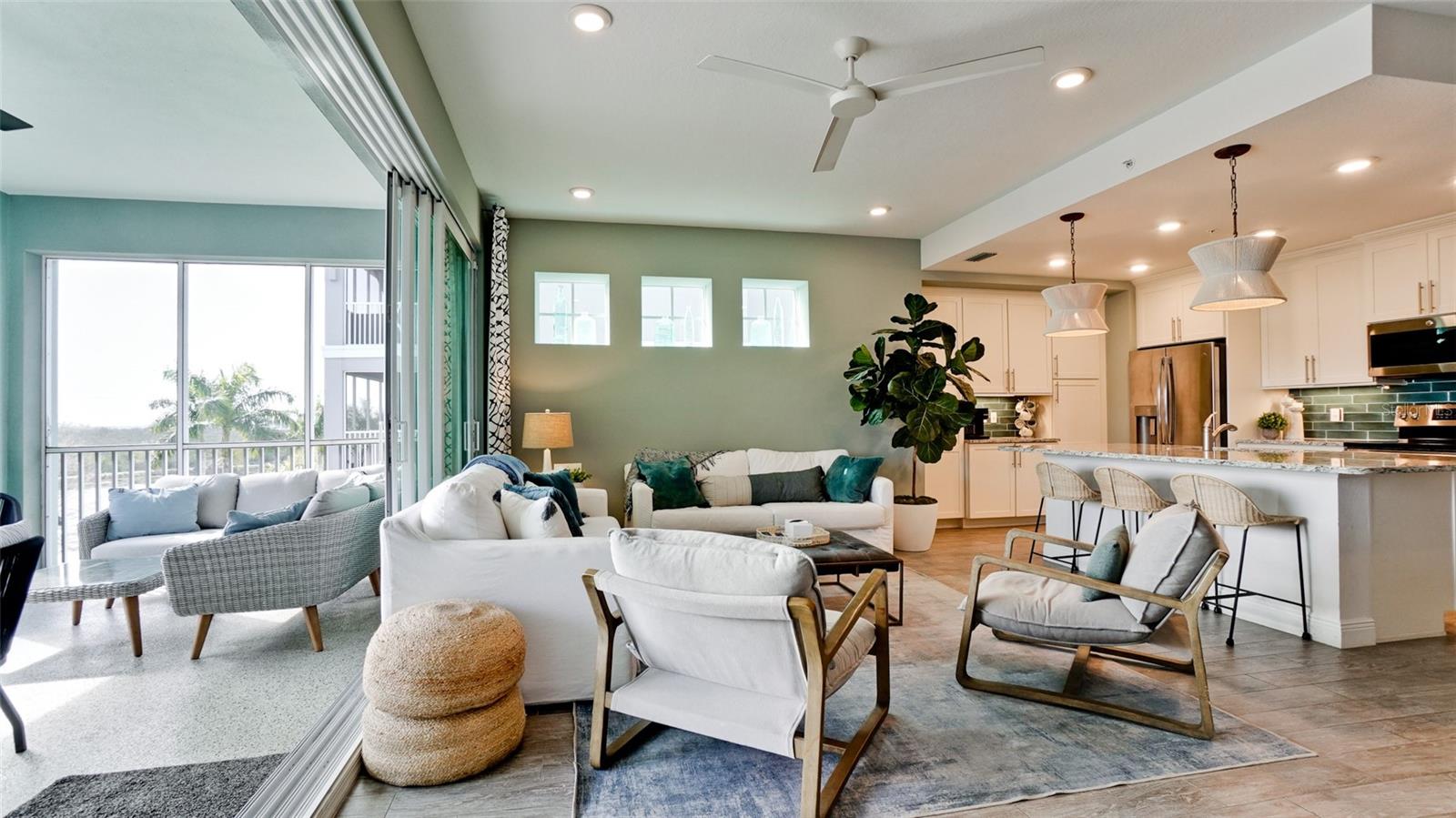 379 ARUBA CIR #303, BRADENTON, FL, 34209