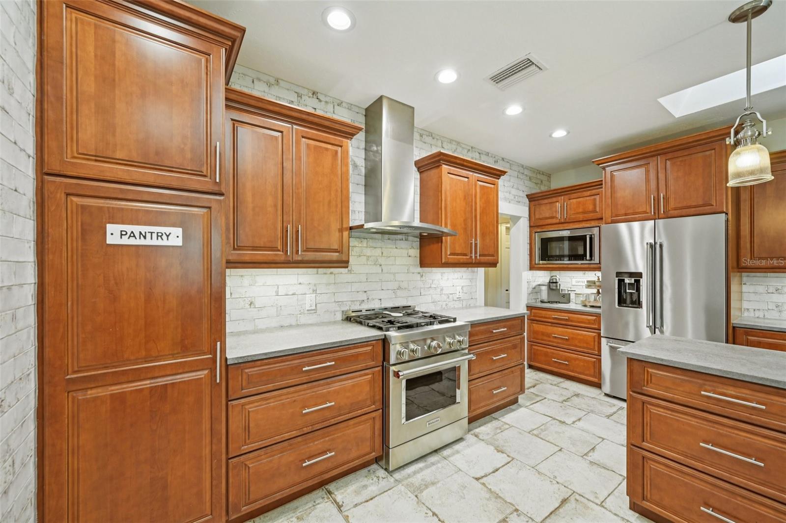 207 23RD ST W, BRADENTON, FL, 34205