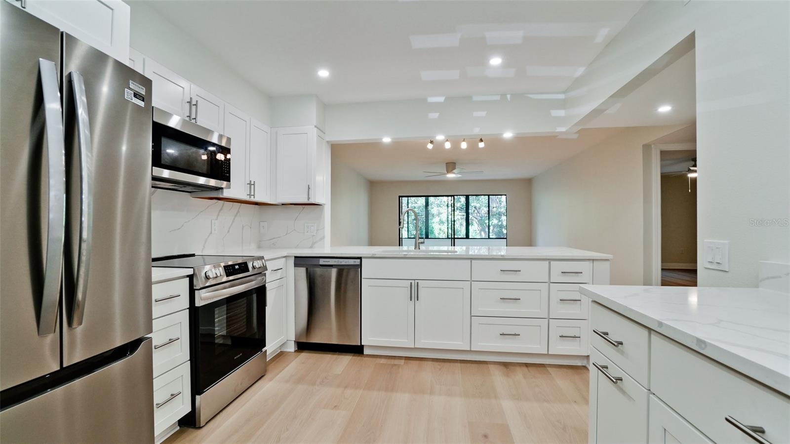 542 542 LAKESIDE DR #542, BRADENTON, FL, 34210