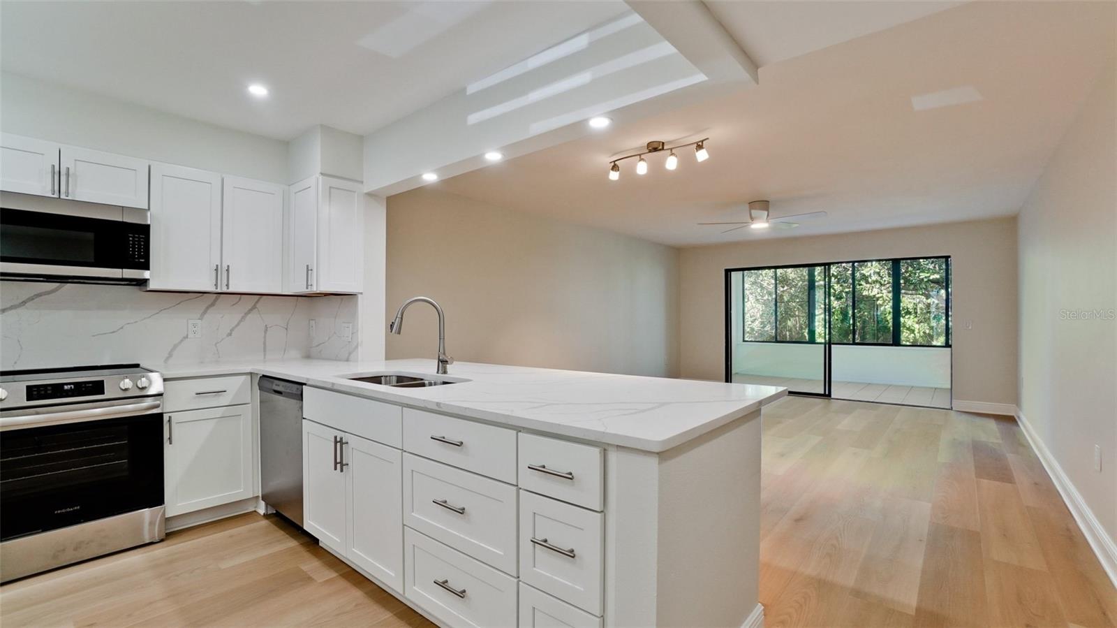 542 542 LAKESIDE DR #542, BRADENTON, FL, 34210