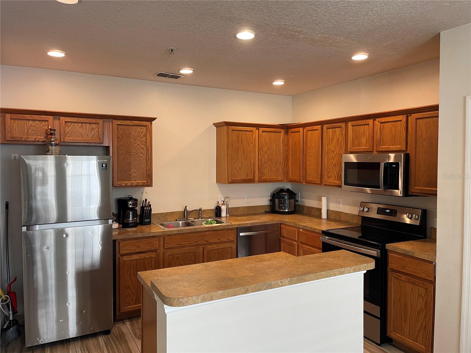 2024 CYPRESS BAY BLVD, KISSIMMEE, FL, 34743