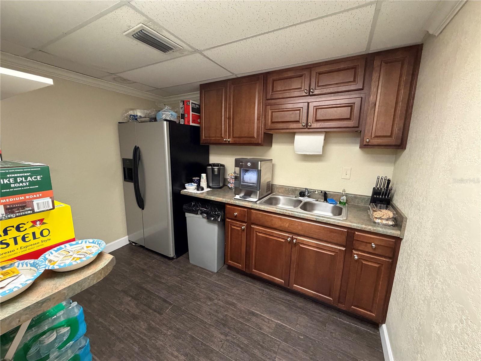 1302 W BUSCH BLVD, TAMPA, FL, 33612