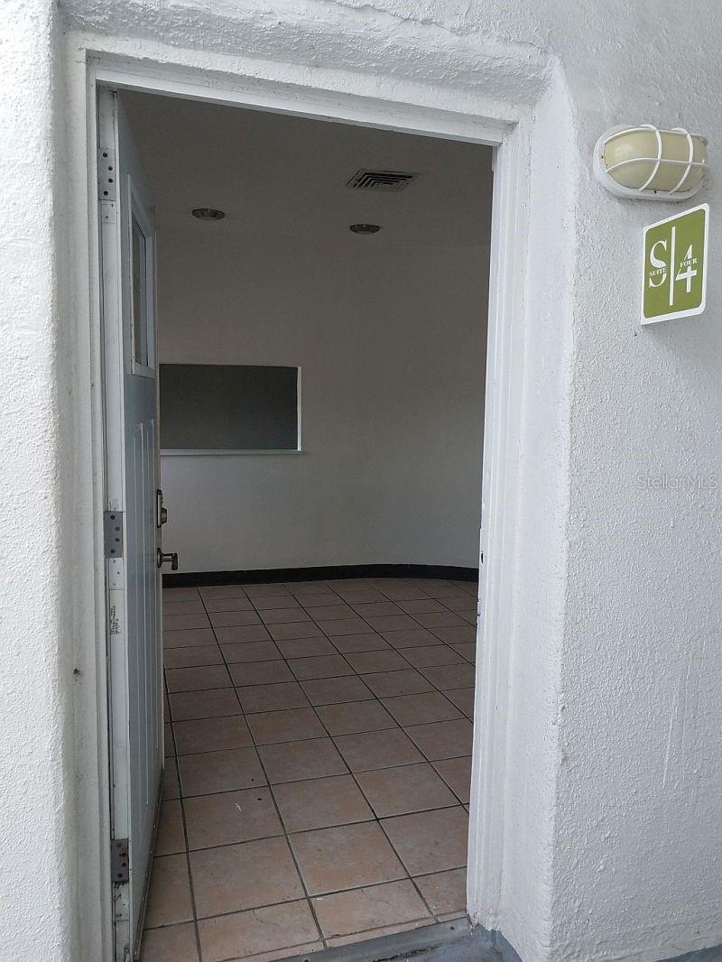 100 E SHELL POINT RD, RUSKIN, FL, 33570