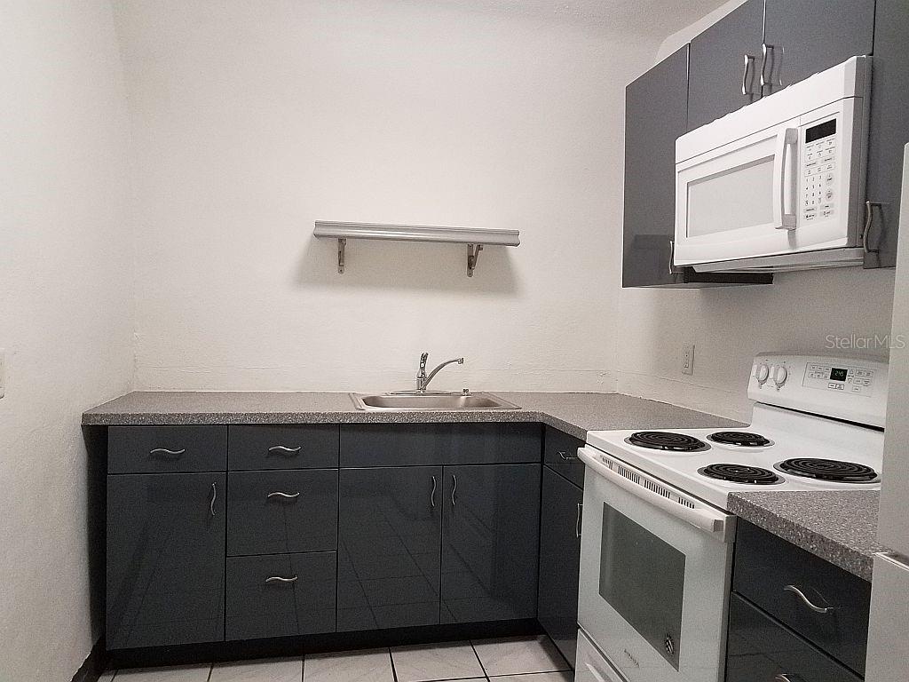 100 E SHELL POINT RD, RUSKIN, FL, 33570