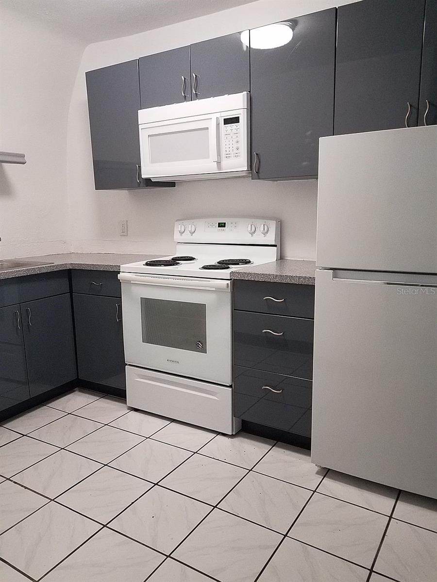100 E SHELL POINT RD, RUSKIN, FL, 33570