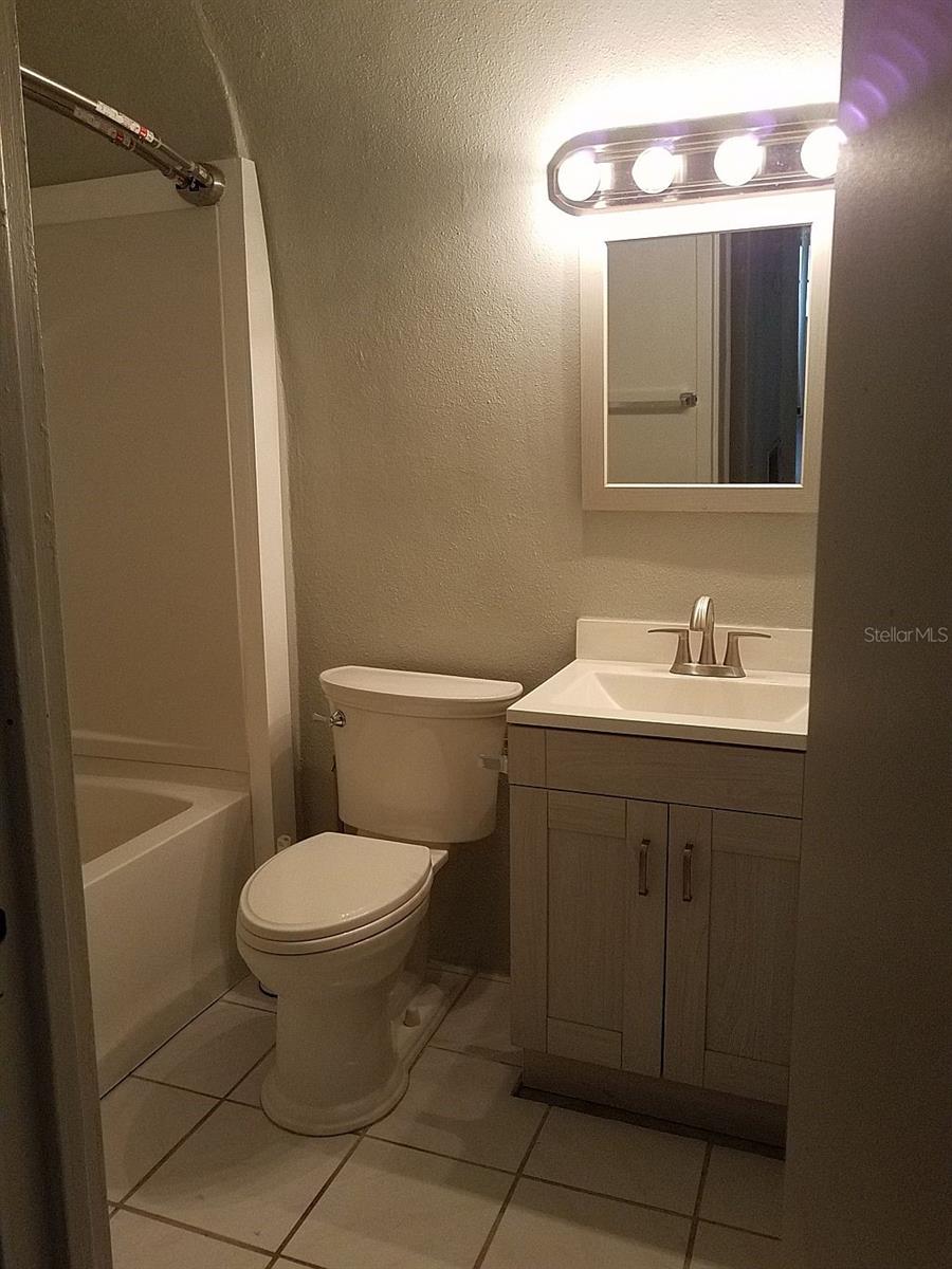 100 E SHELL POINT RD, RUSKIN, FL, 33570