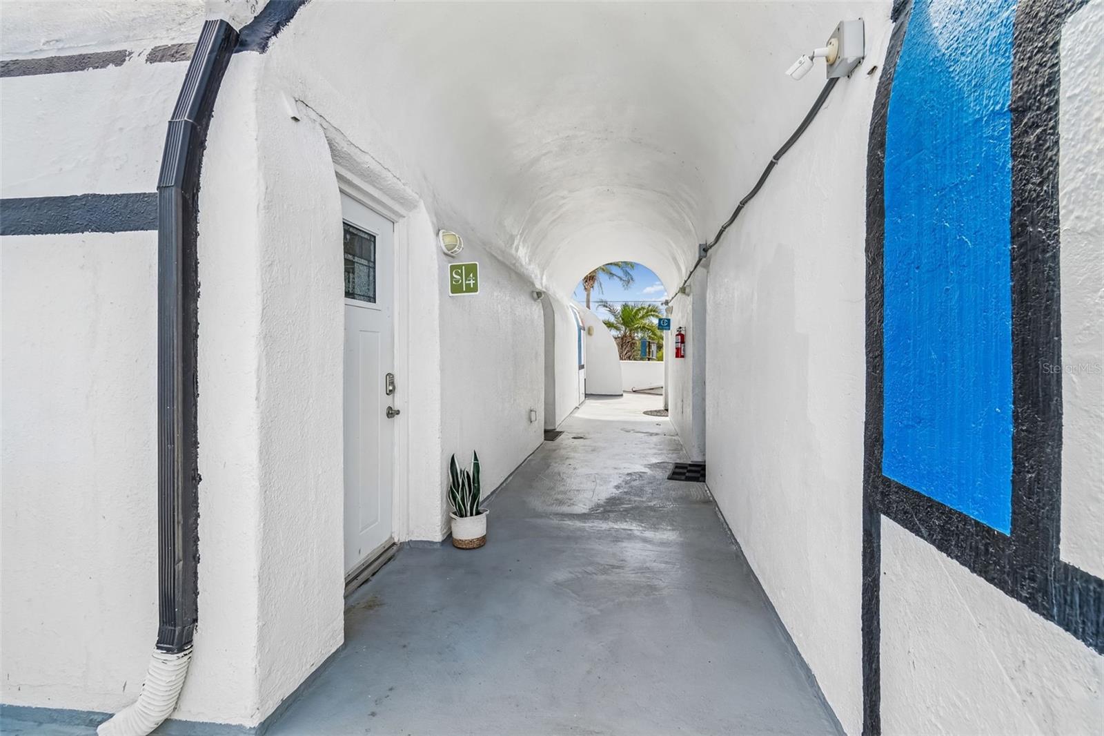 100 E SHELL POINT RD, RUSKIN, FL, 33570