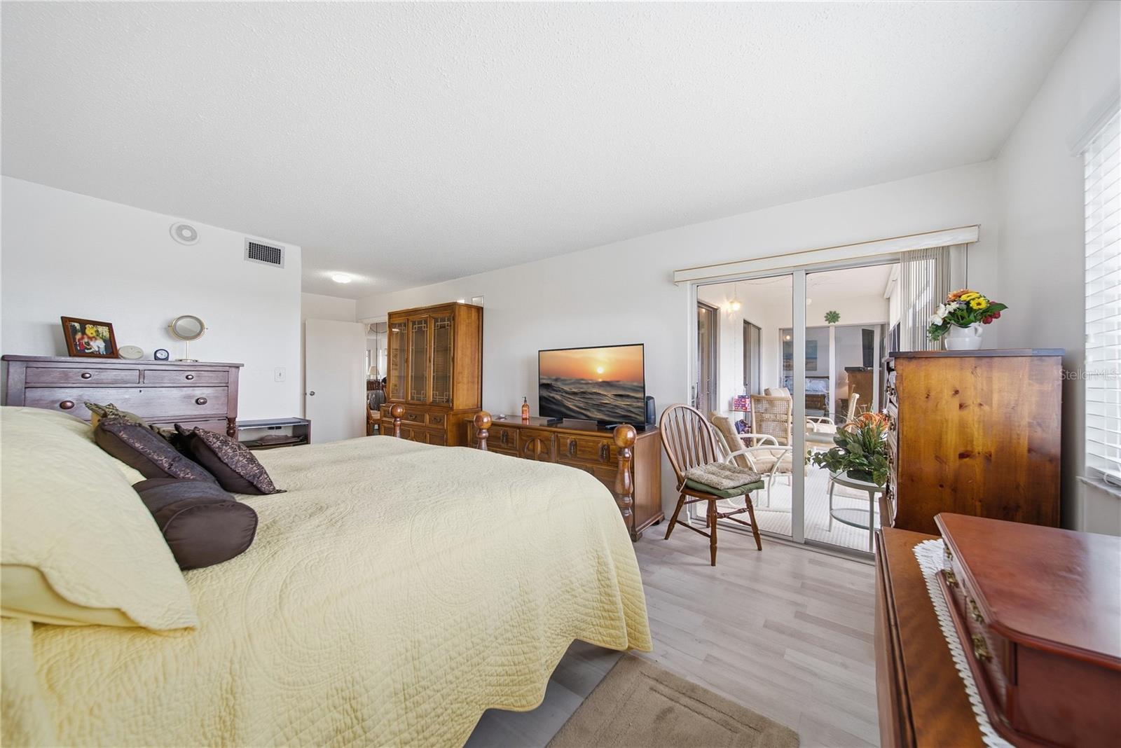 19029 US HIGHWAY 19 N #9-401, CLEARWATER, FL, 33764