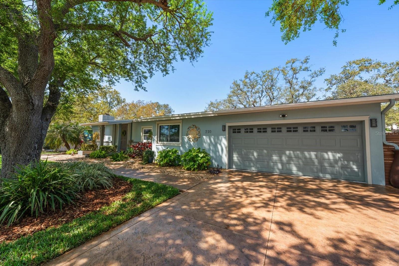 Harbor Bluffs Gem! Situated on a large lot-100Ft x125Ft with an elevation of over 40Ft, this is a wonderful property that few compare.