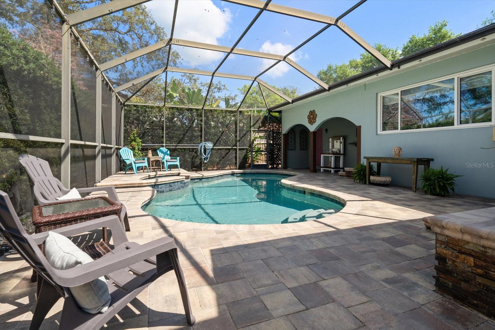 Entertaining is a breeze with plenty of room to SPREAD -OUT!