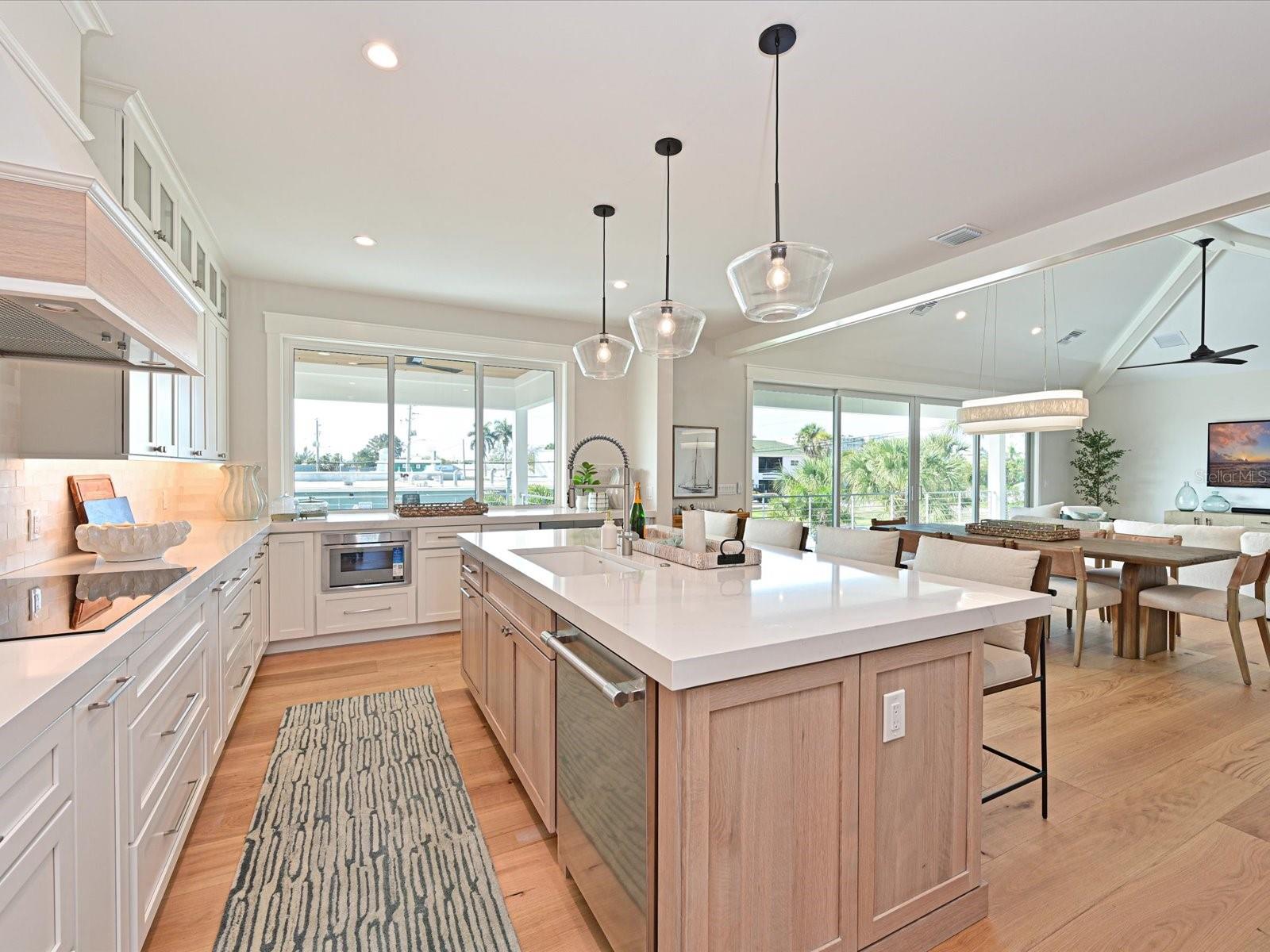 303 55TH ST, HOLMES BEACH, FL, 34217