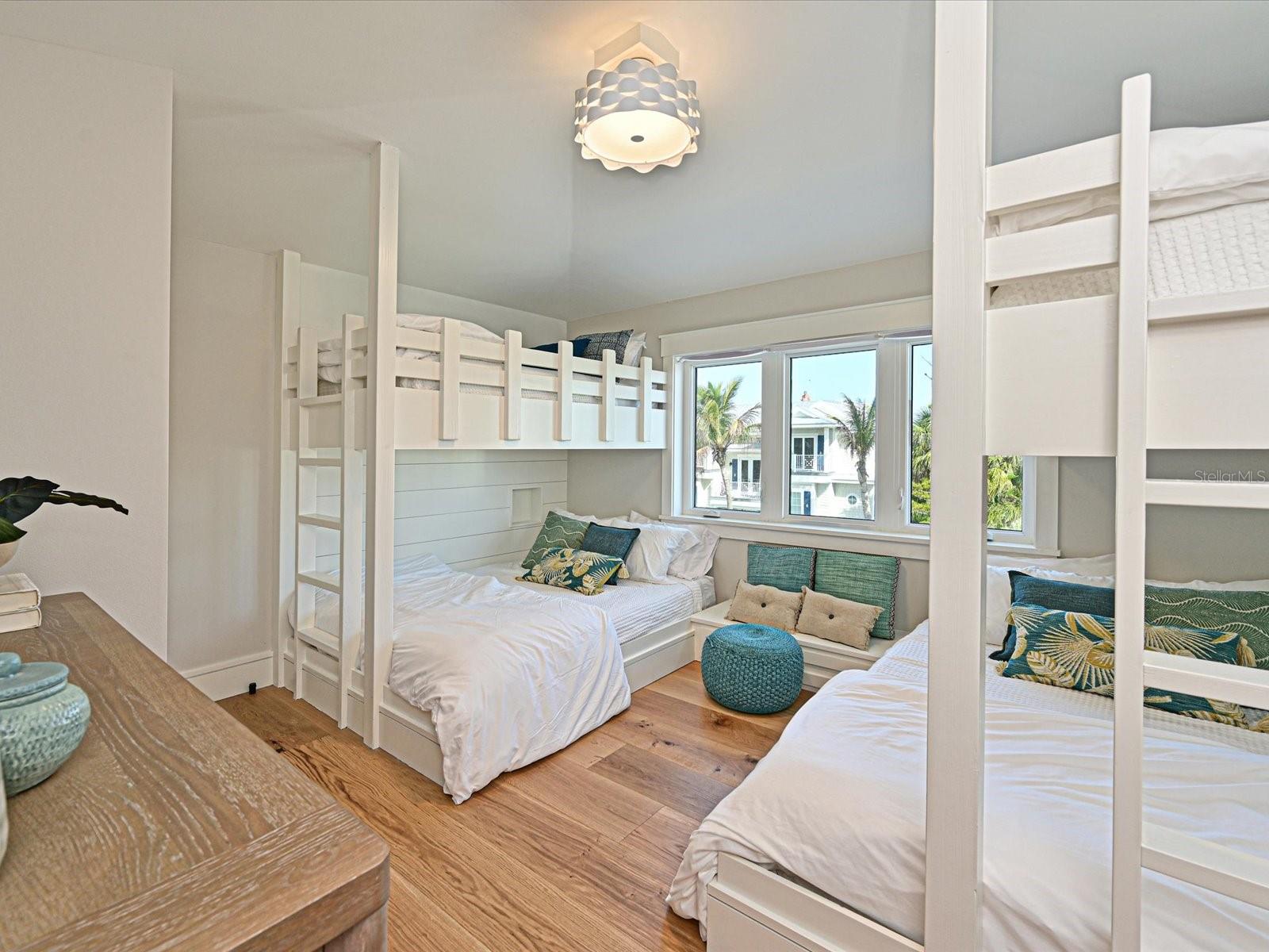 303 55TH ST, HOLMES BEACH, FL, 34217