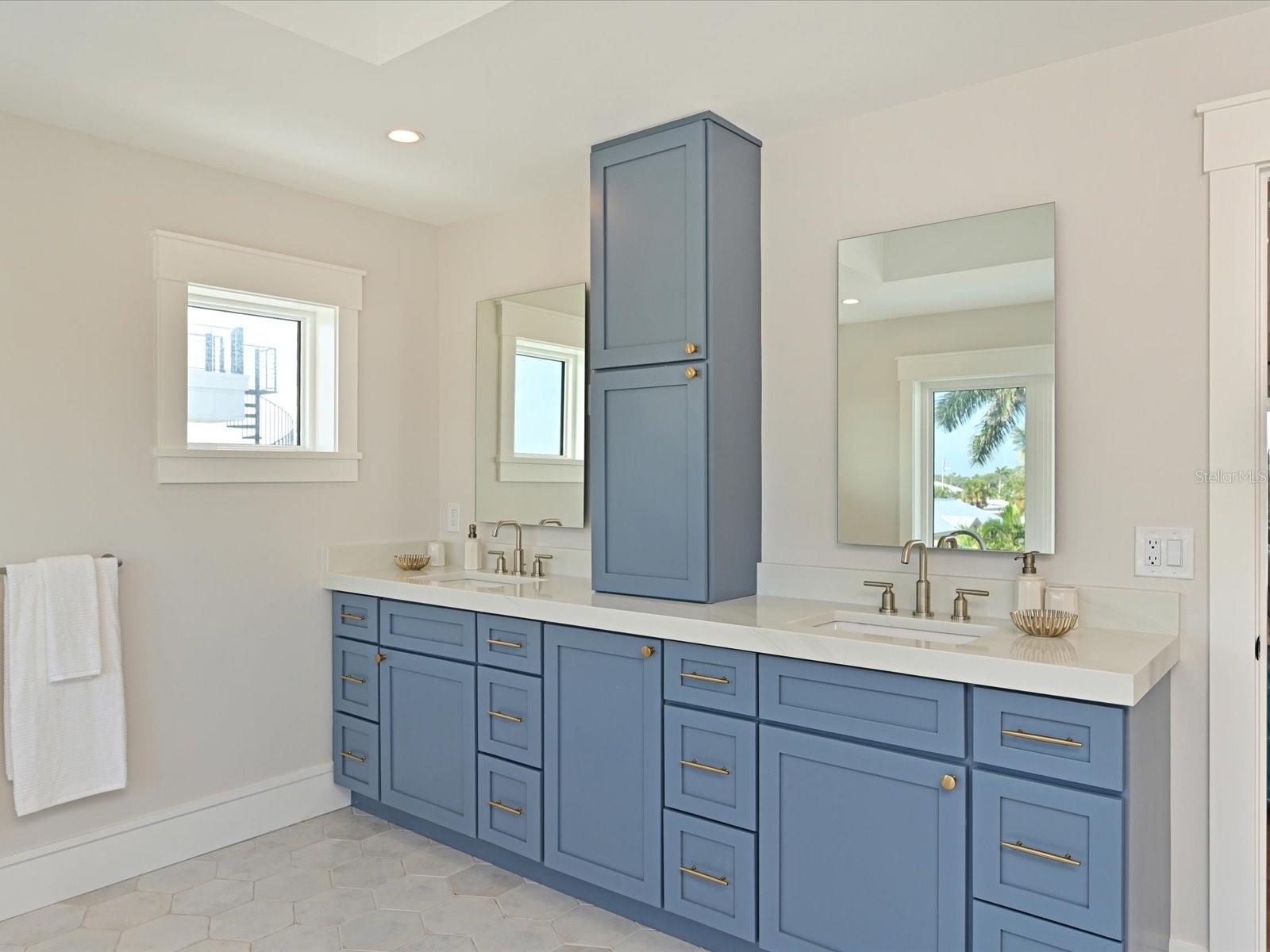 303 55TH ST, HOLMES BEACH, FL, 34217