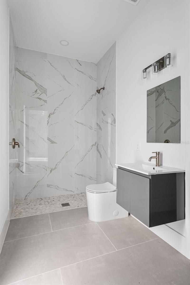 1035 BARCELONA ST E, LEHIGH ACRES, FL, 33974