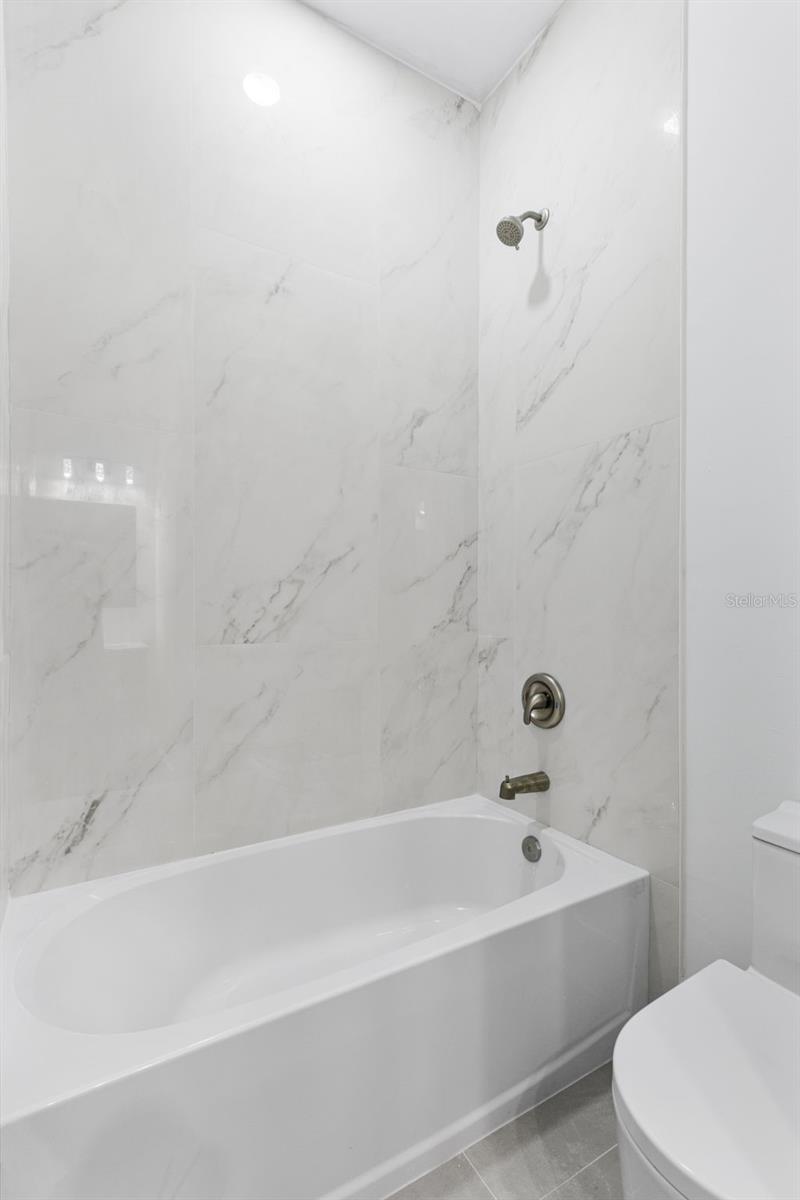 1035 BARCELONA ST E, LEHIGH ACRES, FL, 33974