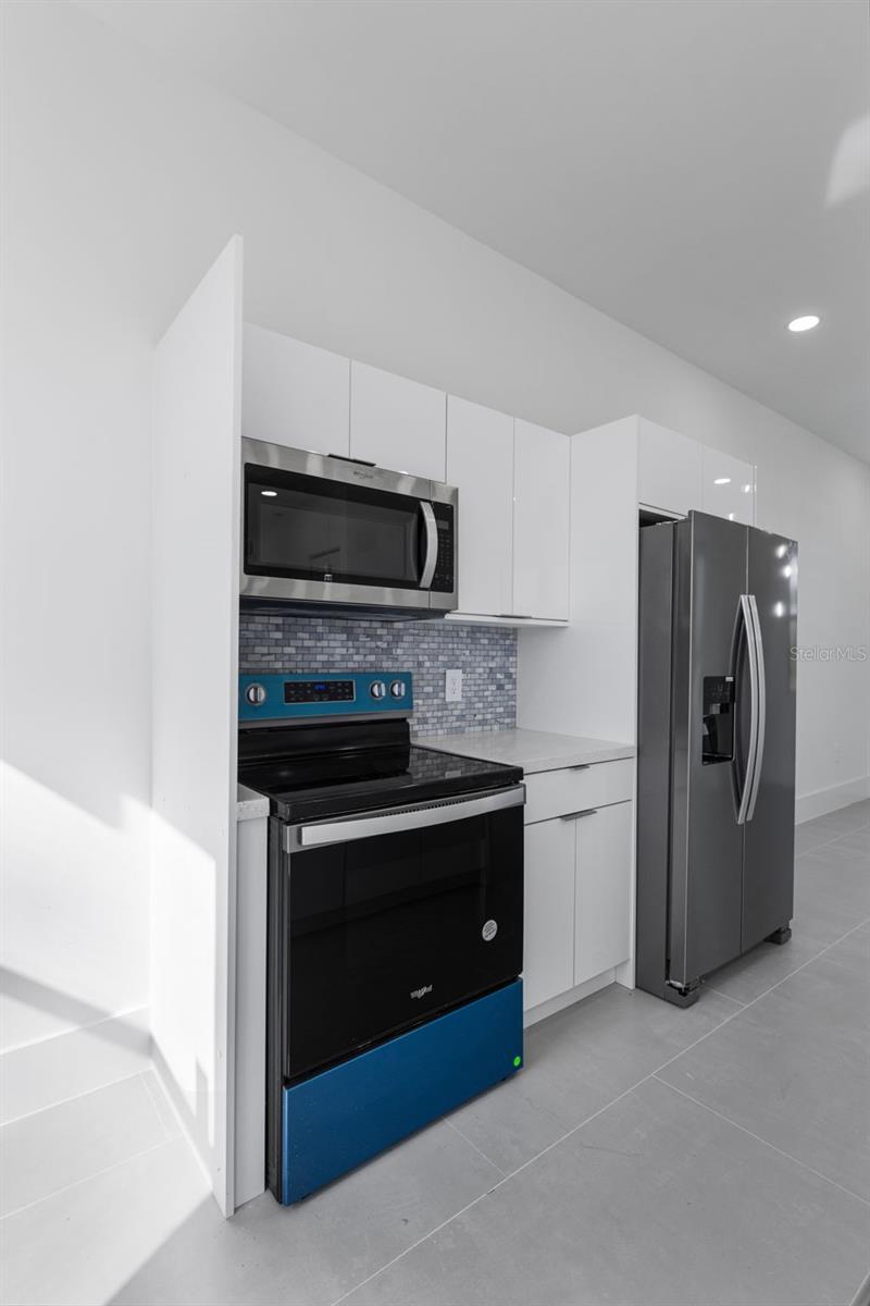 1035 BARCELONA ST E, LEHIGH ACRES, FL, 33974