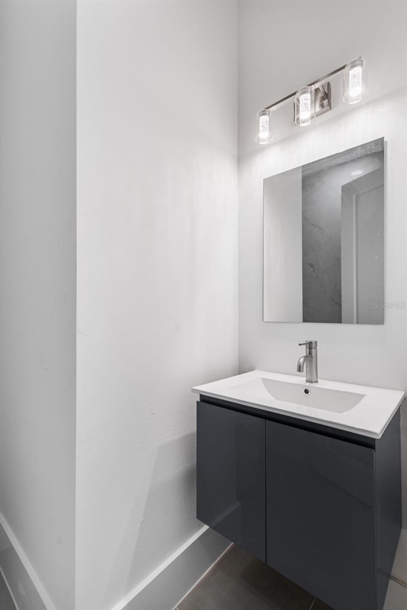 1035 BARCELONA ST E, LEHIGH ACRES, FL, 33974