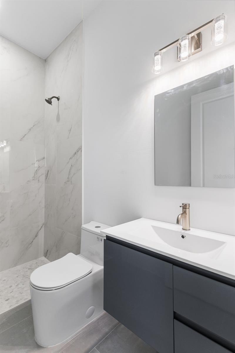 1035 BARCELONA ST E, LEHIGH ACRES, FL, 33974