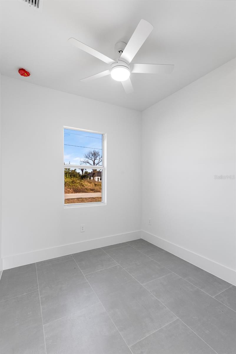 1035 BARCELONA ST E, LEHIGH ACRES, FL, 33974