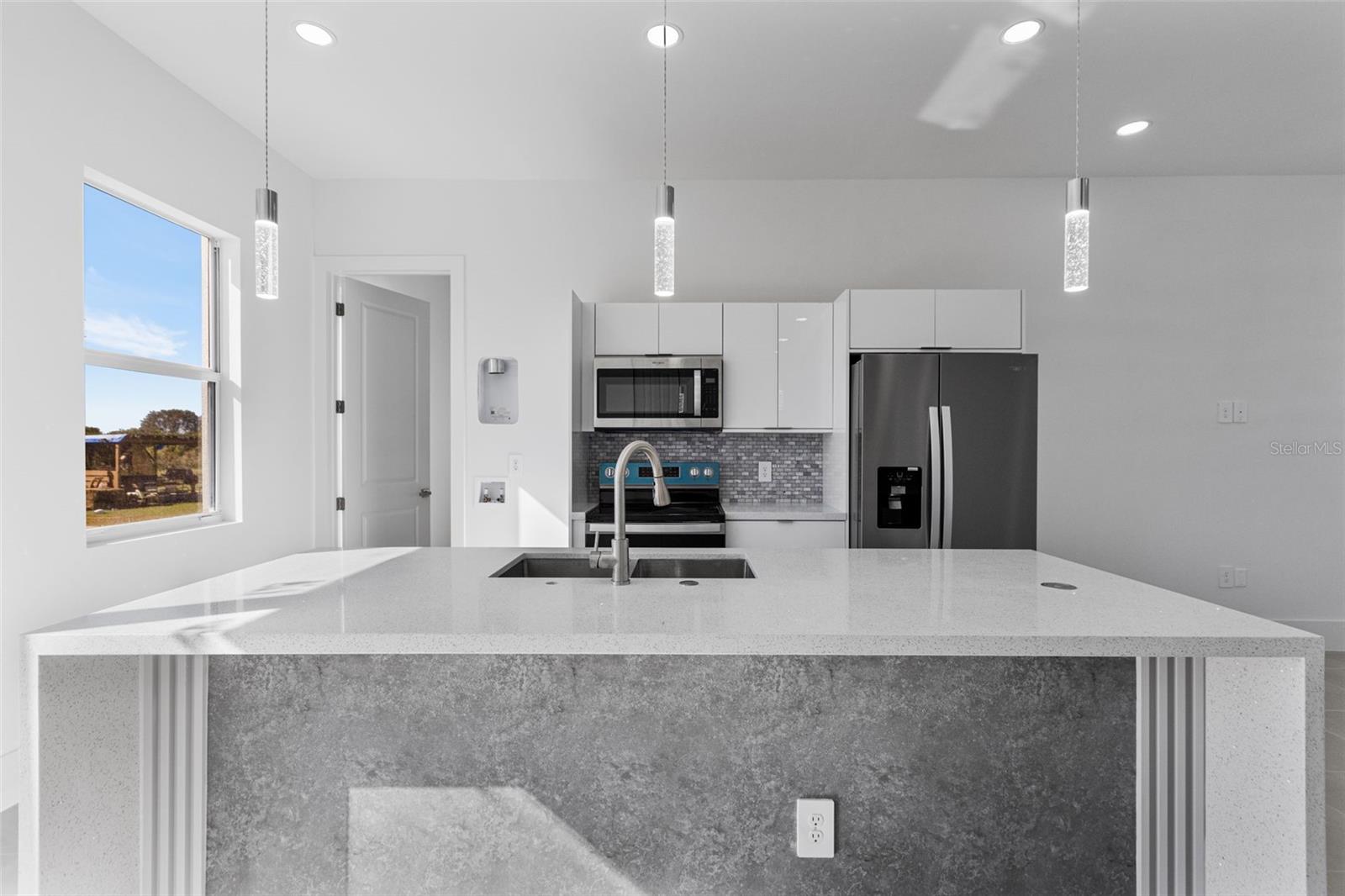 1035 BARCELONA ST E, LEHIGH ACRES, FL, 33974