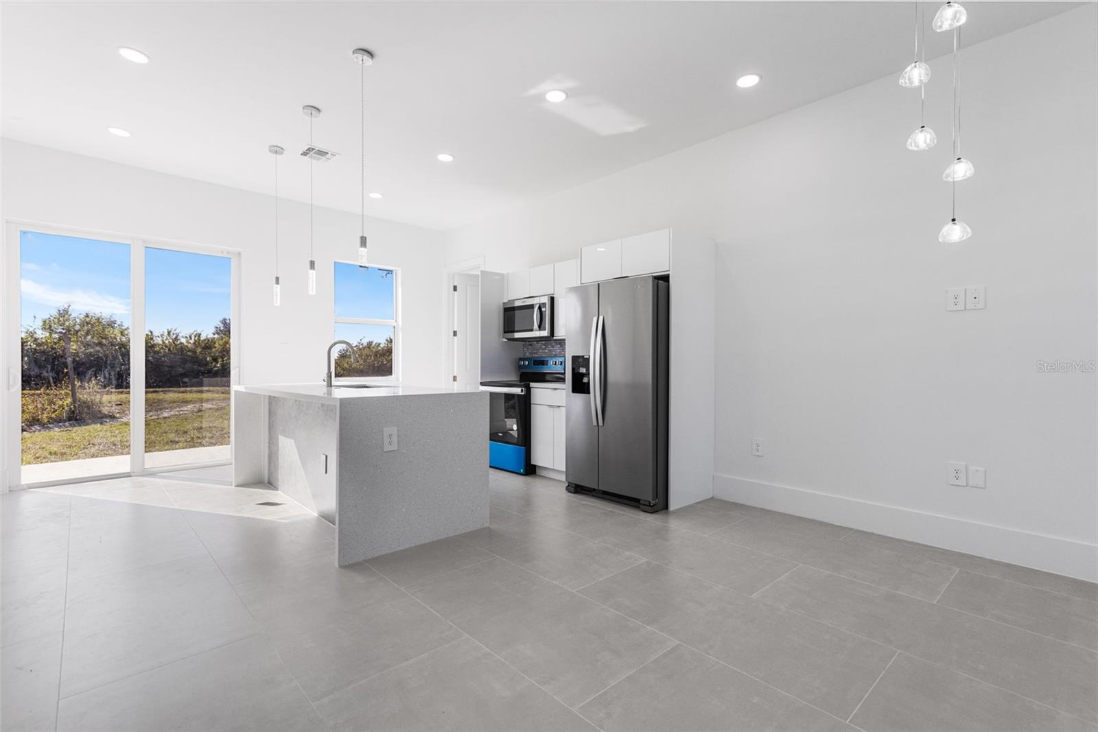 1035 BARCELONA ST E, LEHIGH ACRES, FL, 33974