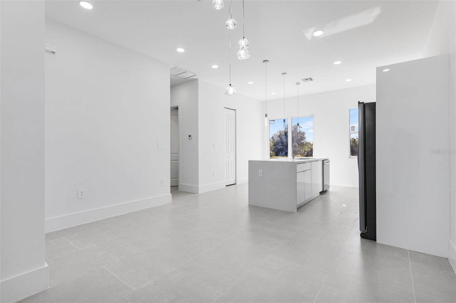 1035 BARCELONA ST E, LEHIGH ACRES, FL, 33974