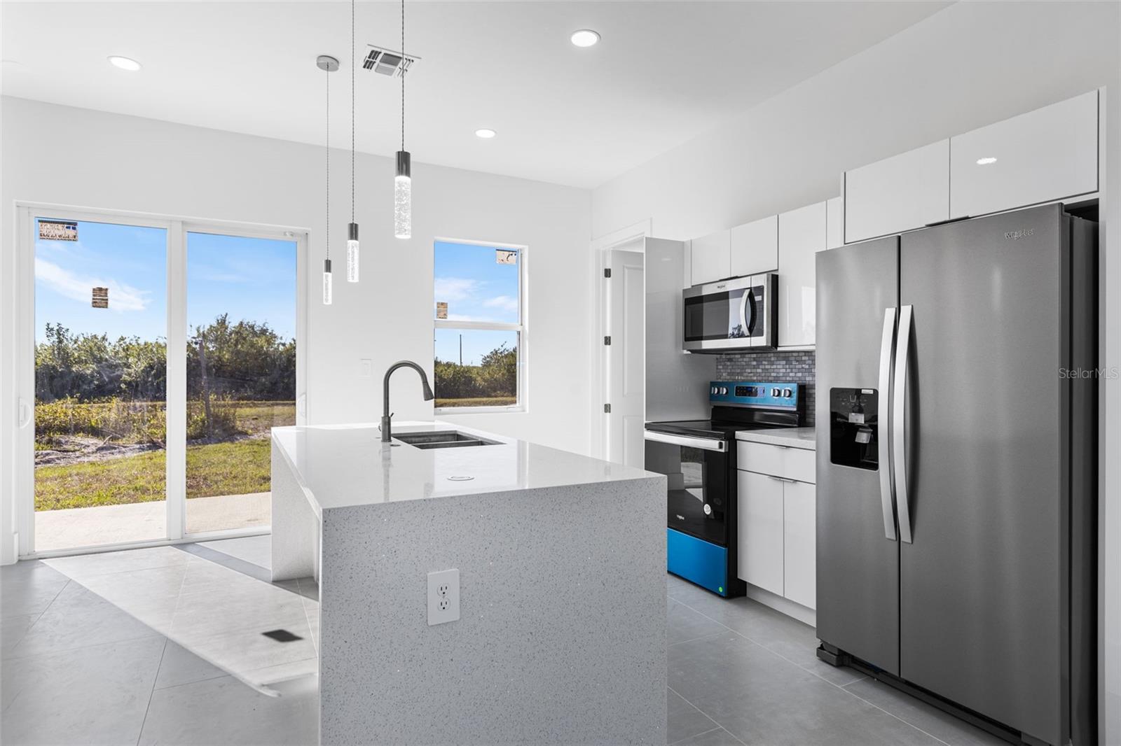 1035 BARCELONA ST E, LEHIGH ACRES, FL, 33974