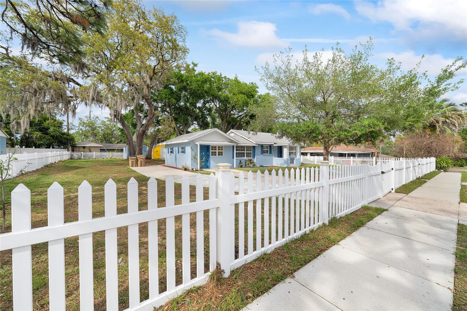 111 E CHARLOTTE AVE, EUSTIS, FL, 32726