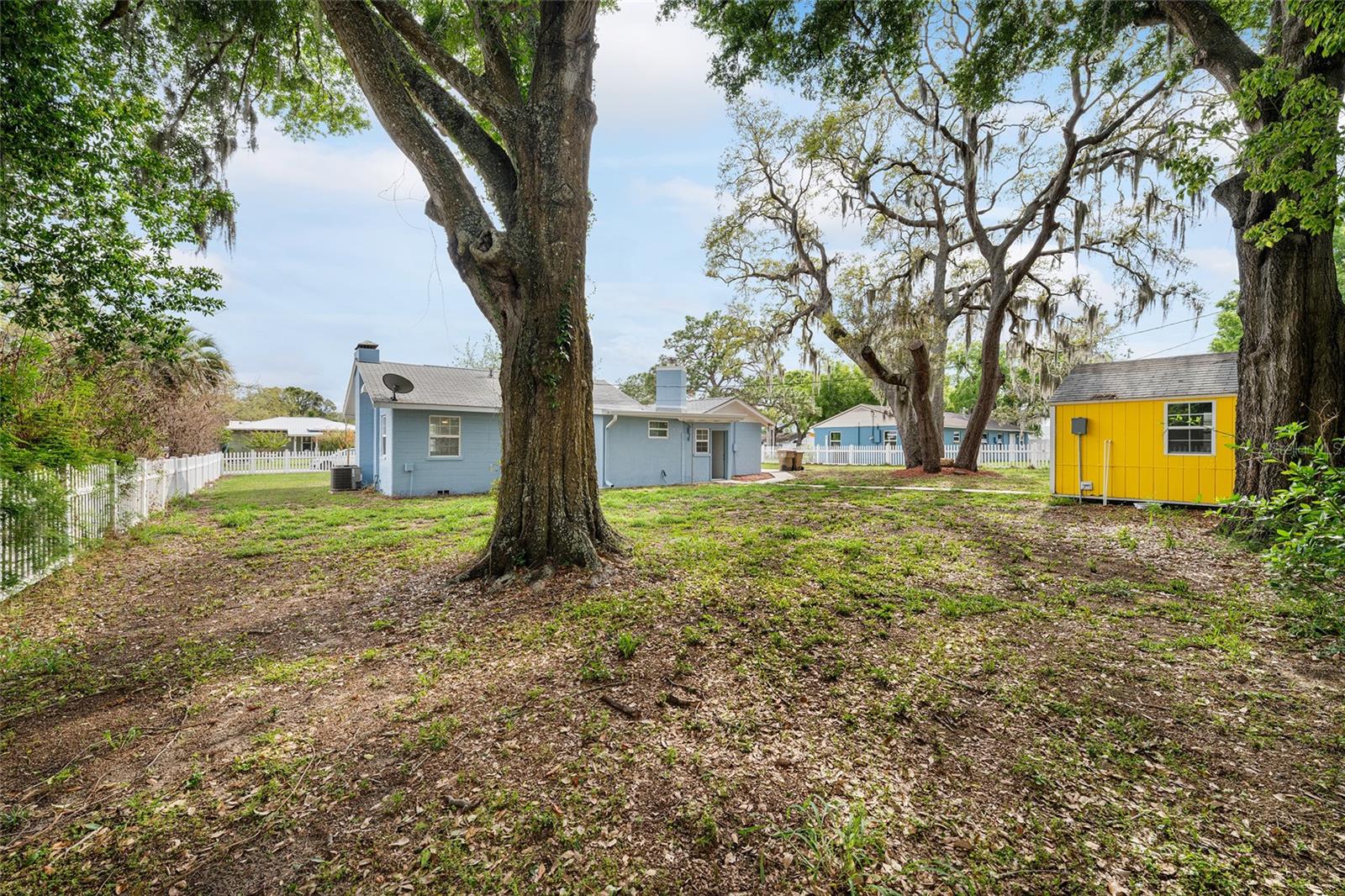 111 E CHARLOTTE AVE, EUSTIS, FL, 32726