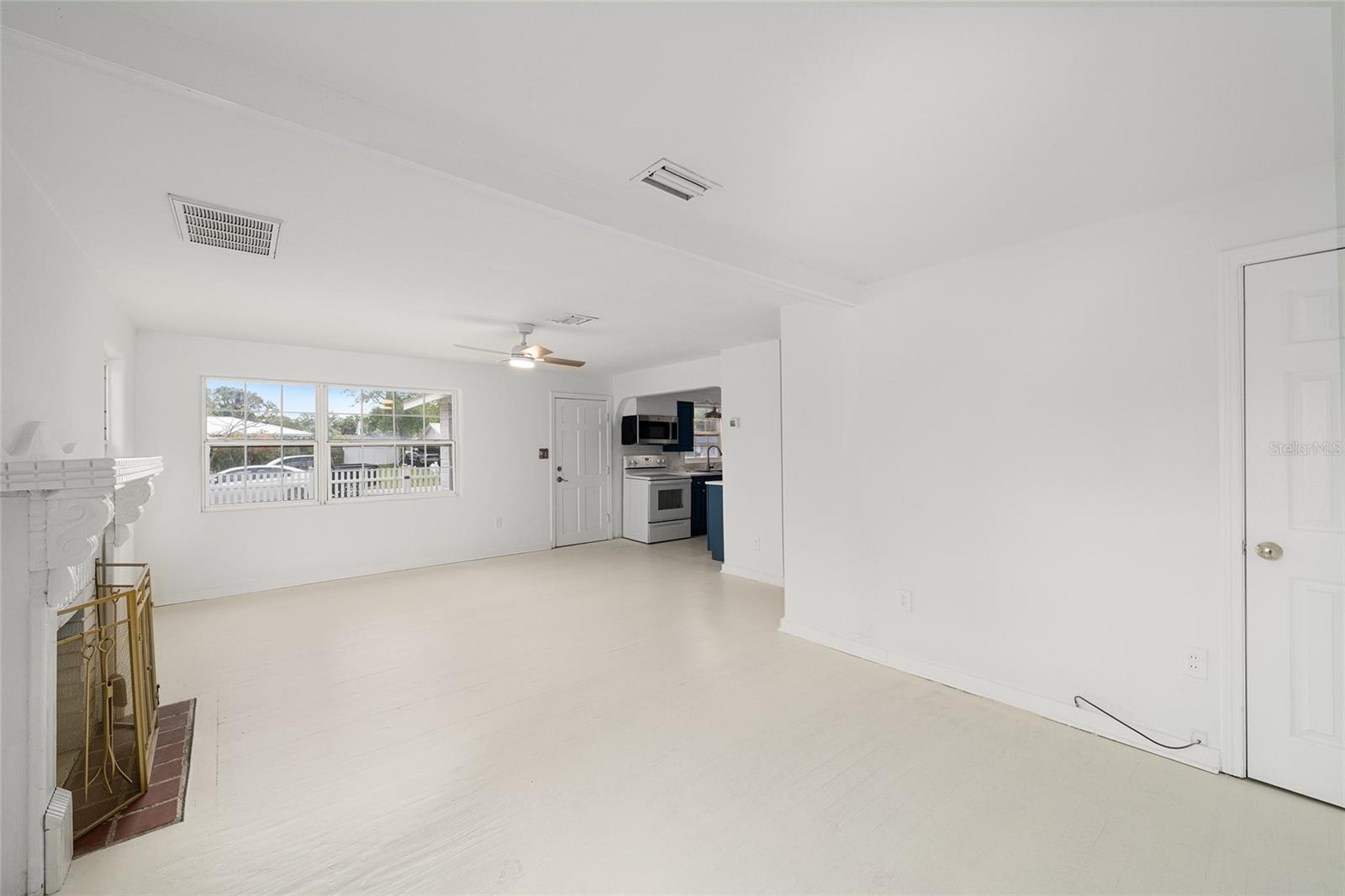 111 E CHARLOTTE AVE, EUSTIS, FL, 32726