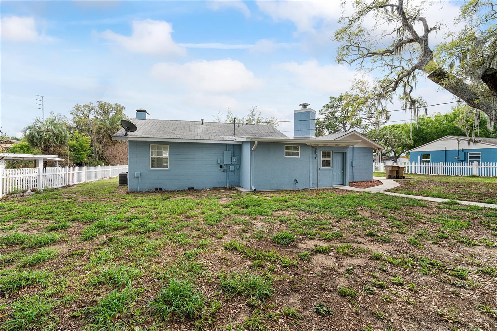 111 E CHARLOTTE AVE, EUSTIS, FL, 32726