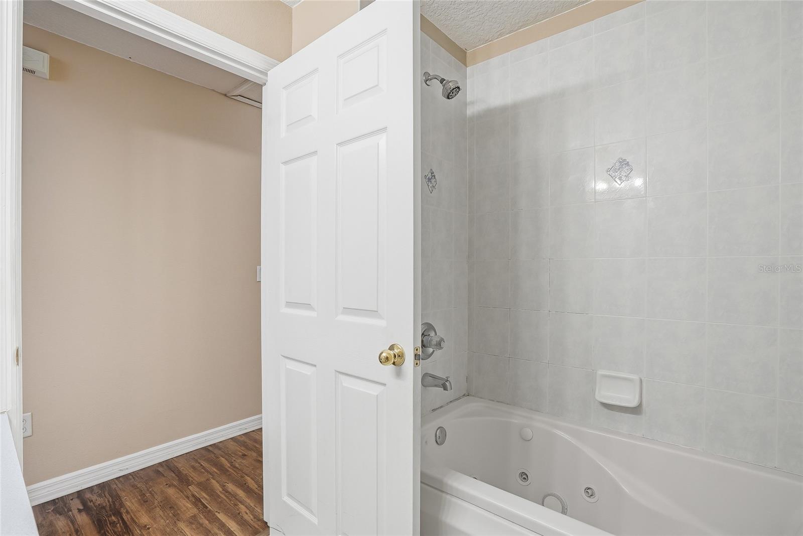 4717 LAKEWOOD DR, SEFFNER, FL, 33584