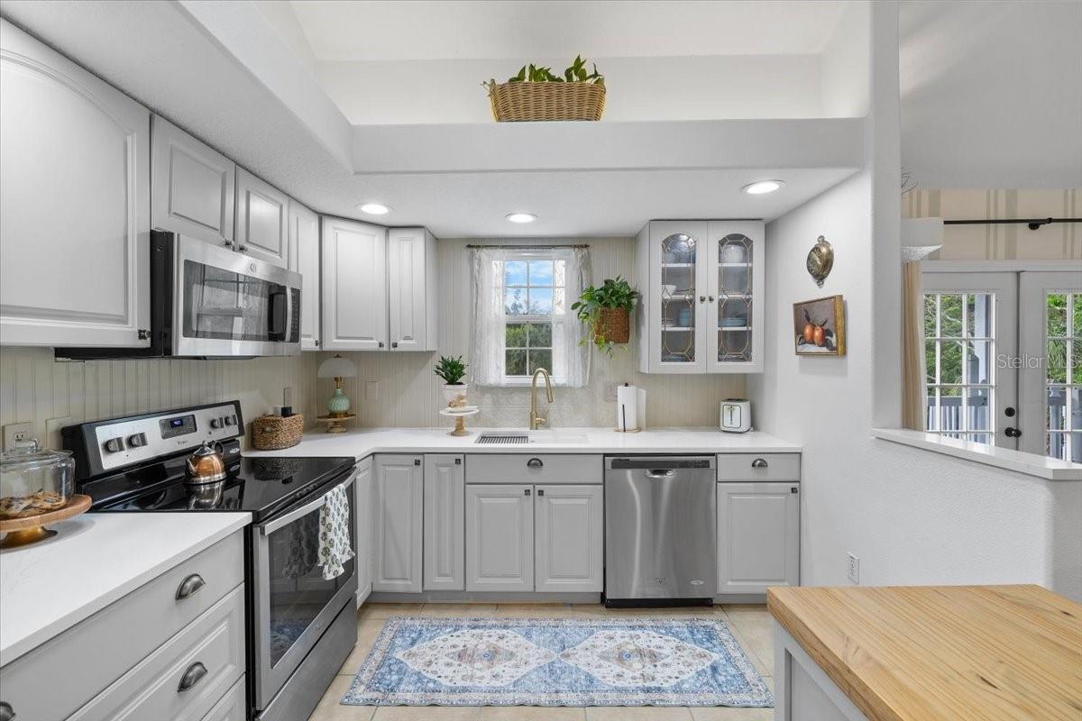 6093 AVENUE OF THE PALMS, WEEKI WACHEE, FL, 34607