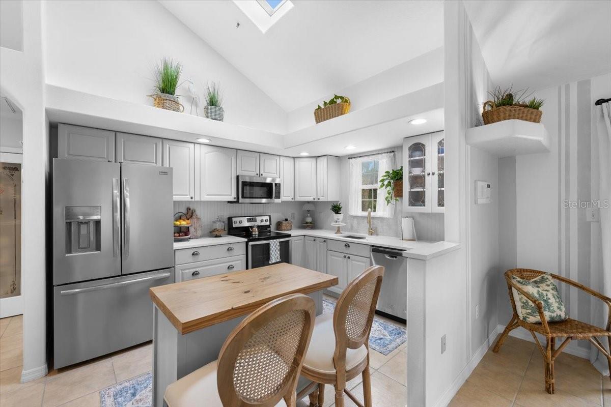 6093 AVENUE OF THE PALMS, WEEKI WACHEE, FL, 34607