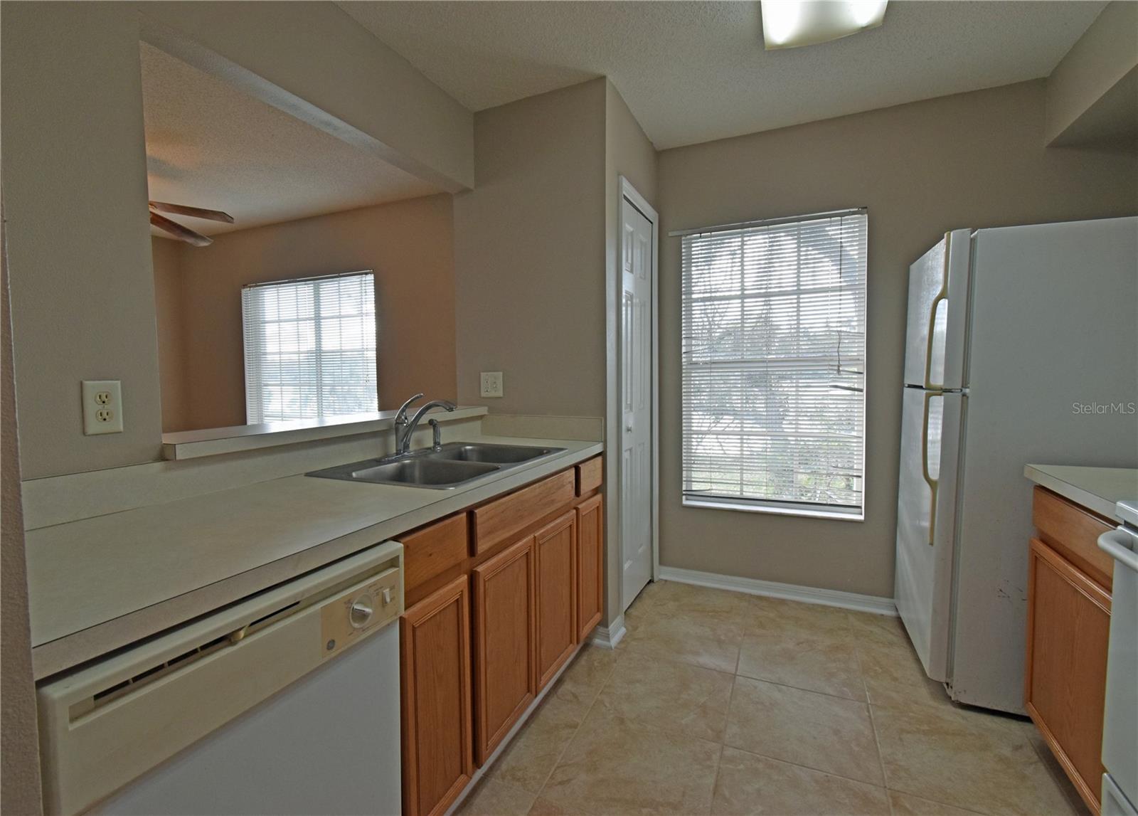 4077 DOLPHIN DR, TAMPA, FL, 33617