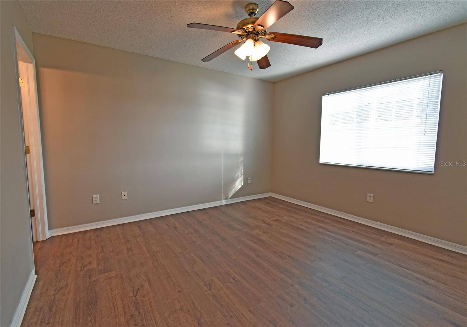 4077 DOLPHIN DR, TAMPA, FL, 33617