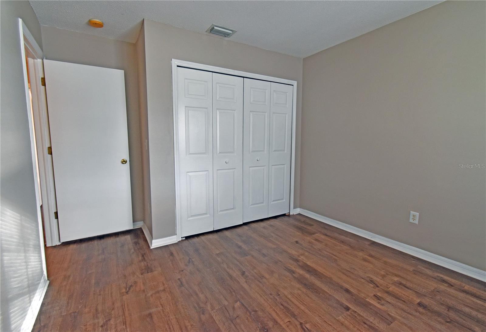 4077 DOLPHIN DR, TAMPA, FL, 33617