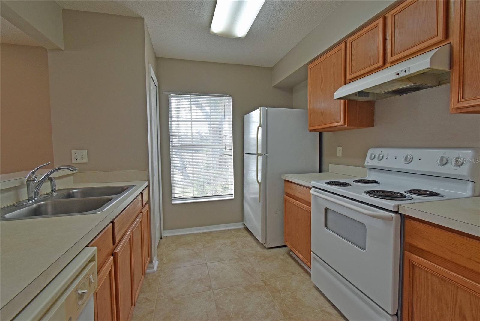 4077 DOLPHIN DR, TAMPA, FL, 33617