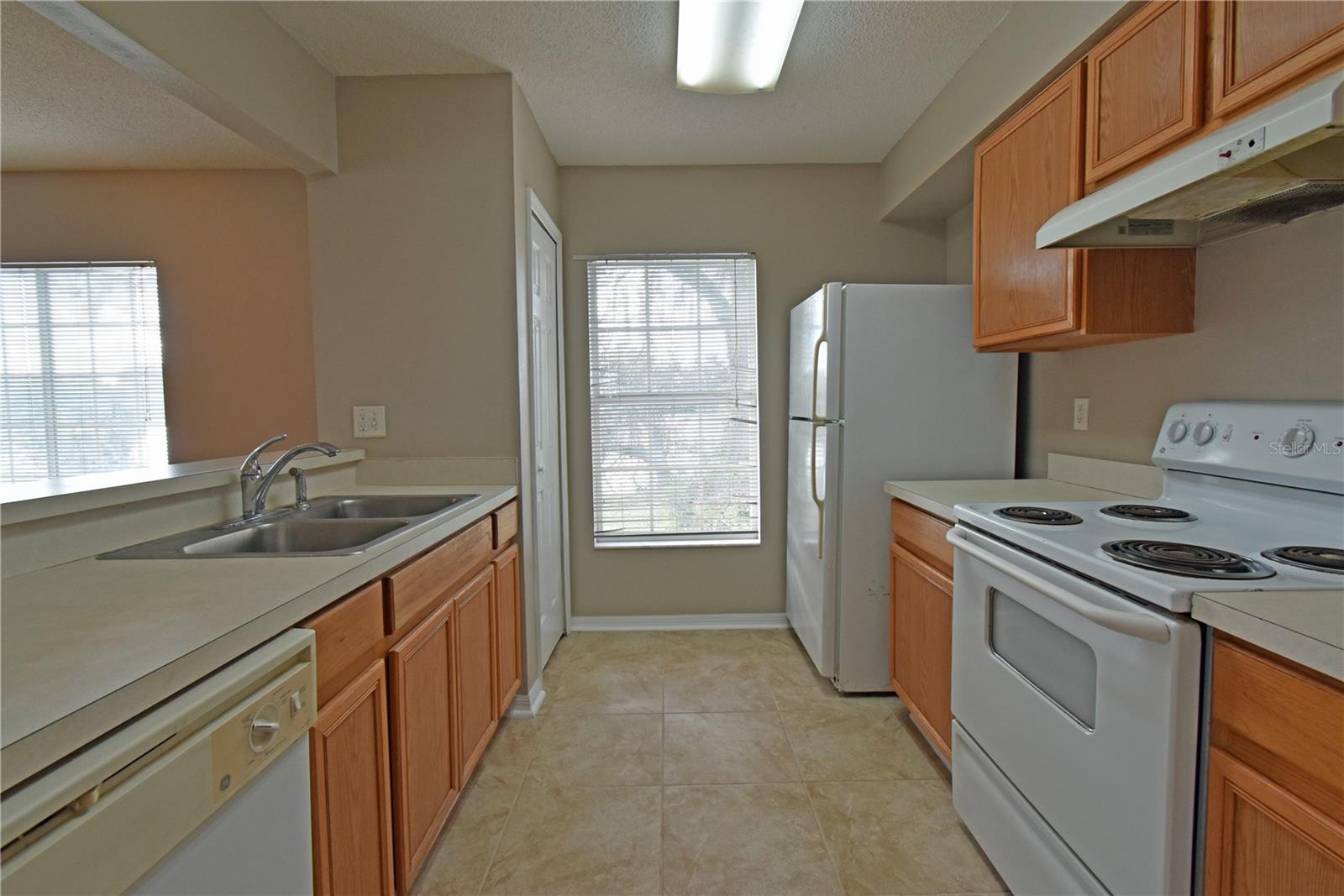 4077 DOLPHIN DR, TAMPA, FL, 33617