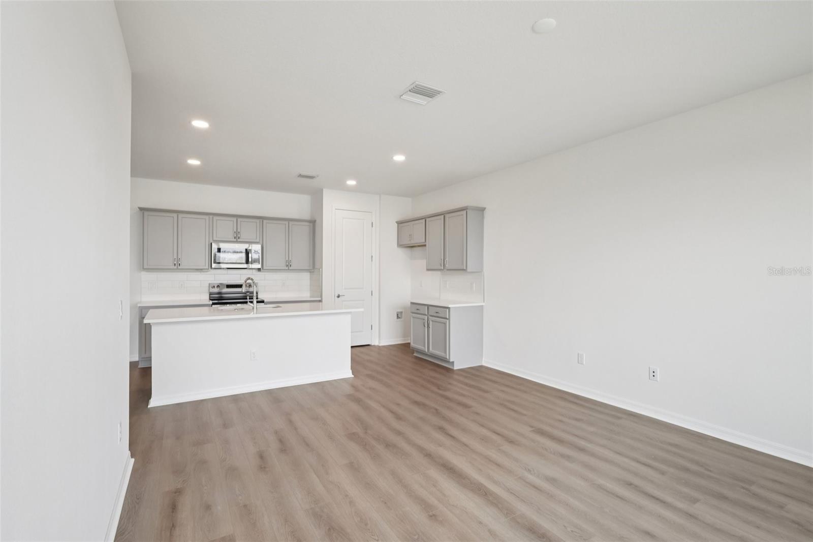 31477 SPANISH MISSION RD, SAN ANTONIO, FL, 33576